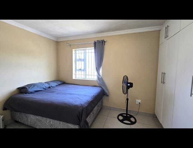 2 BEDROOM FLAT FOR SALE IN PADFIELD PARK